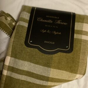 Envogue Olive and Cream Chenille Throw